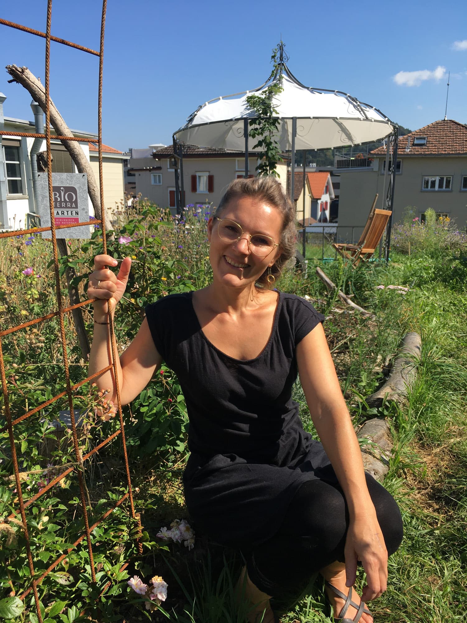Denise de Gois im Garten